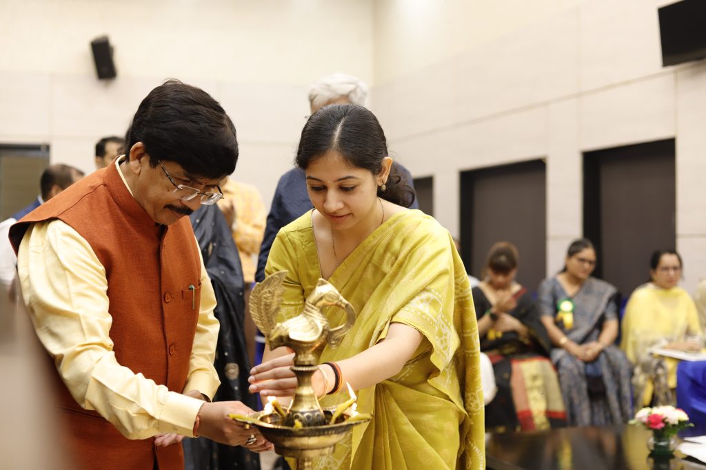 Lighting of the lamp by Ms. Stuti Ghildiyal, ACGA(HR), Ministry of Finance